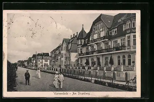 AK Warnemünde, Passanten und Villen am Strandweg