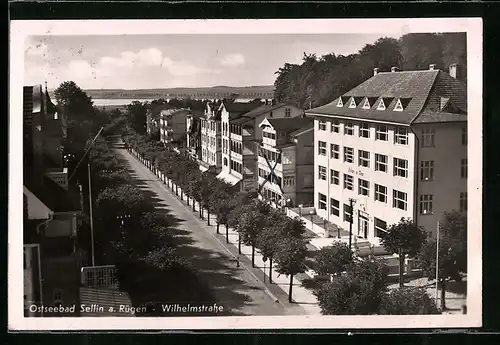 AK Sellin / Rügen, Wilhelmstrasse mit Blick auf die Ostsee