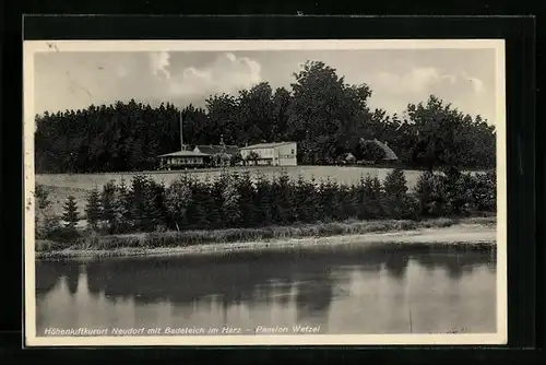 AK Neudorf / Harz, Pension Wetzel vom Badeteich aus gesehen