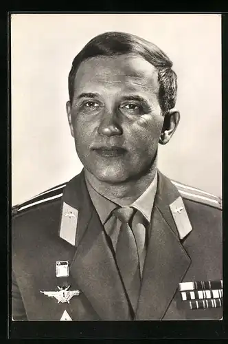 AK Kosmonaut Georgi Timofejwitsch Dobrowolski in Uniform, Sojus-11