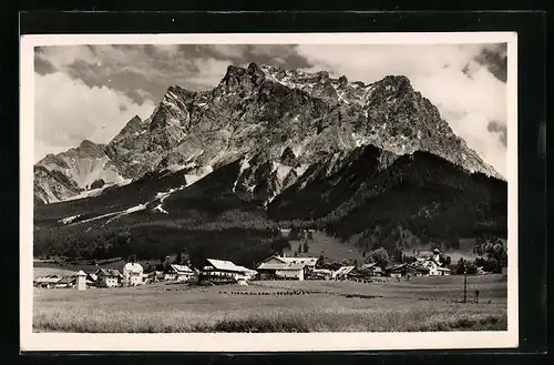 AK Ehrwald, Ortsansicht mit Zugspitzmassiv