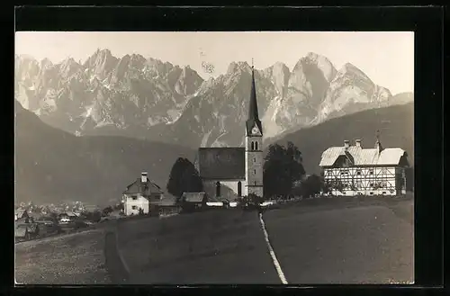 AK Gosau, Ortspartie mit Kirche und Donnerkogl