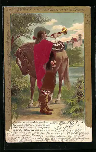 Präge-AK Trompeter mit rotem Umhang steht Trompete spielend neben seinem Pferd, Behüt Dich Gott!