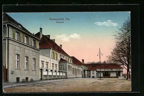AK Sommerfeld, Strassenpartie am Bahnhof