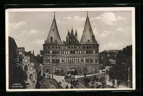 AK Lübeck, Strassenbahn am Holstentor