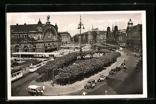 AK Frankfurt a. M., Hindenburgplatz mit Hauptbahnhof und Strassenbahnen