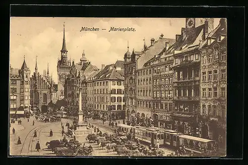 AK München, Strassenbahnen am Marienplatz