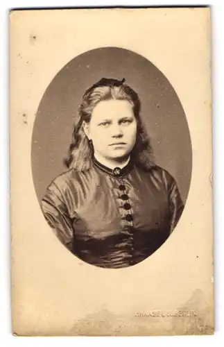 Fotografie L. Haase, Berlin, Friedrichstr. 178, Portrait schönes Fräulein mit Haarband