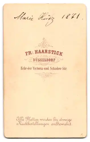 Fotografie Fr. Haarstick, Düsseldorf, Schadowstr., Portrait brünette Schönheit mit Flechtdutt