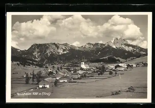 AK Tannheim, Ortsansicht mit Gebirgskette