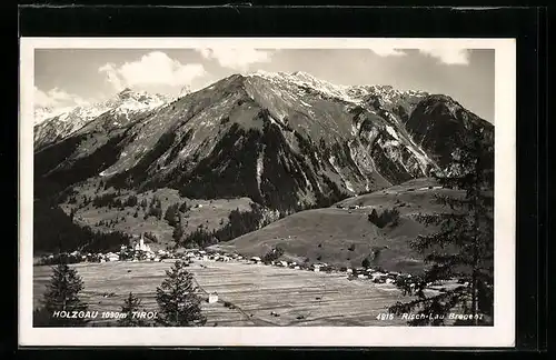 AK Holzgau im Lechtal, Totalansicht mit Ort und Gebirge