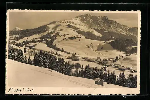 AK Jungholz, Blick auf den verschneiten Ort mit Umgebung