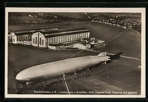 AK Friedrichshafen /Bodensee, Landung des Luftschiffs Graf Zeppelin, Fliegeraufnahme