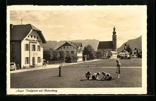AK Anger, Dorfplatz mit Untersberg, Gasthaus Alpenhof