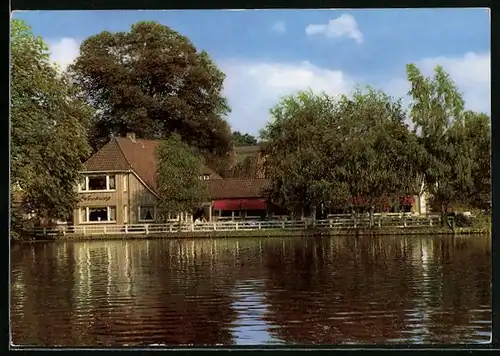 AK Neukloster, Spezialitäten-Restaurant Seeburg über das Wasser gesehen