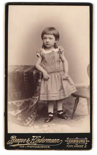 Fotografie Benque & Kindermann, Hamburg, Esplanade 2, Süsses kleines Mädchen im Kleid