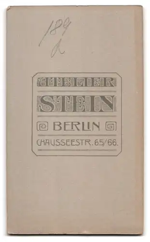 Fotografie Atelier Stein, Berlin, Causseestr. 65 /66, Zwei Geschwister halten sich an der Hand