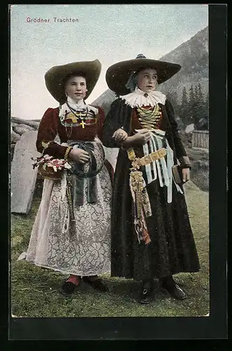 AK Grödner Frauen in Trachten