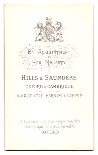 Fotografie Hills & Saunders, Oxford, Gutbürgerlicher Herr mit Mittelscheitel im Anzug