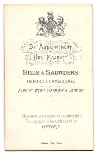Fotografie Hills & Saunders, Oxford, Gutbürgerlicher Herr mit Hut in der Hand