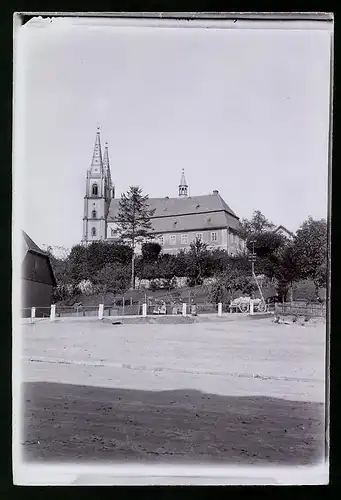 Fotografie Brück & Sohn Meissen, Ansicht Schirgiswalde, Katholische Kirche mit Pfarre