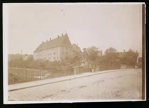 Fotografie Brück & Sohn Meissen, Ansicht Grimma, Strassenpartie mit dem Königlichen Amtsgericht