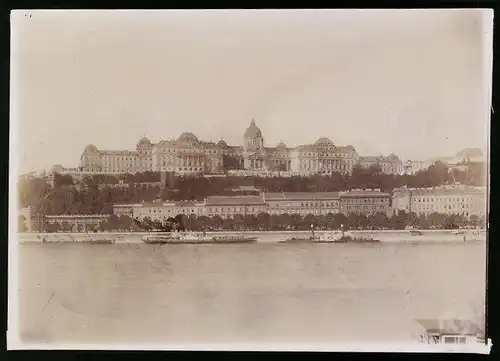Fotografie Brück & Sohn Meissen, Ansicht Budapest, Raddampfer Torontal vor der Stadt mit der Königlichen Burg