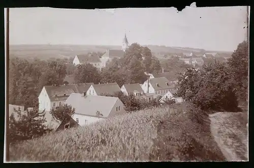Fotografie Brück & Sohn Meissen, Ansicht Herzogswalde, Blick über die Dächer des Ortes mit Kirche