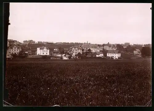 Fotografie Brück & Sohn Meissen, Ansicht Reitzenhain, Blick in den Ort mit dem Gasthof zur sächs. Krone