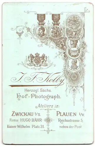 Fotografie I. F. Kolby, Zwickau, Kaiser Wilhelm Platz 31, Frau mit kurzen Haaren im Kleid