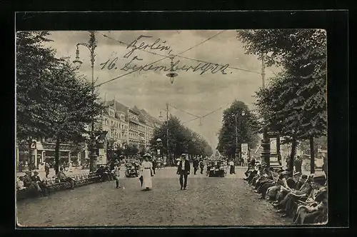 AK Berlin, Unter den Linden, Flaneure auf der Mittelpromenade