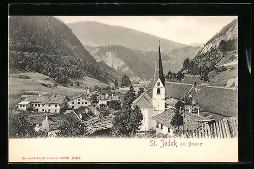 AK St. Jodok / Brenner, Ortskern gegen Gebirgszug