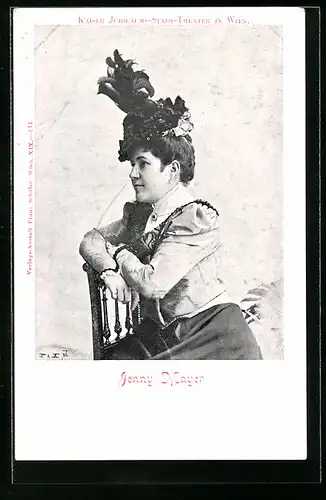 AK Schauspielerin Jenny Mayer mit Kopfputz sitzt auf einem Stuhl