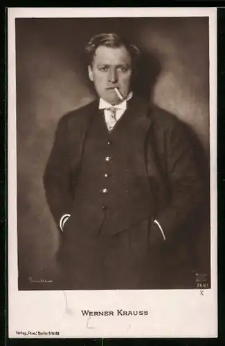 AK Schauspieler Werner Krauss mit Zigarette im Mund