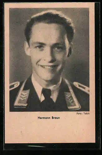 AK Schauspieler Hermann Braun lächelt in Uniform