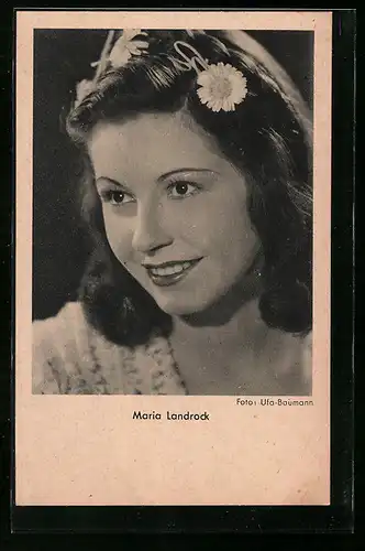 AK Schauspielerin Maria Landrock mit Blume im Haar