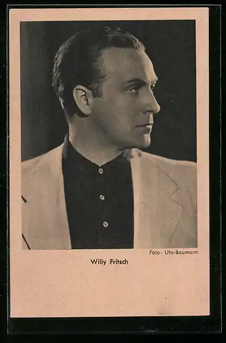 AK Schauspieler Willy Fritsch mit Blick zur Seite