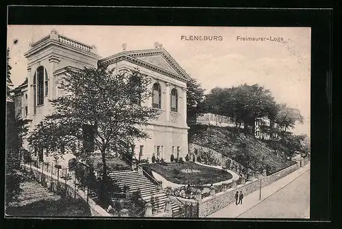AK Flensburg, Strassenpartie mit Freimaurer-Loge