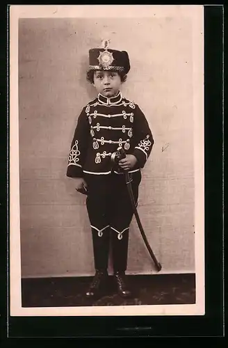 Foto-AK Kleiner Junge in Uniform, Kinder Kriegspropaganda