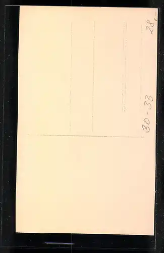 Foto-AK Knabe in Uniform mit Pickelhaube und Degen