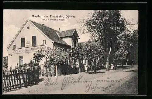 AK Dörnitz, Gasthof zur Eisenbahn, Gebäudeansicht mit Strasse