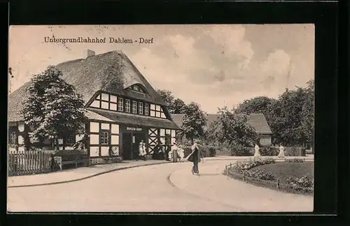 AK Dahlem-Dorf, Eingang zum Untergrundbahnhof