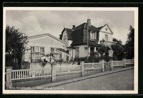 AK Grömitz, Villa Klinkforth mit Strassenpartie