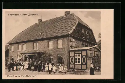 AK Feldbergen b. Hildesheim, Gasthaus Albert Bremer mit Gruppenbild