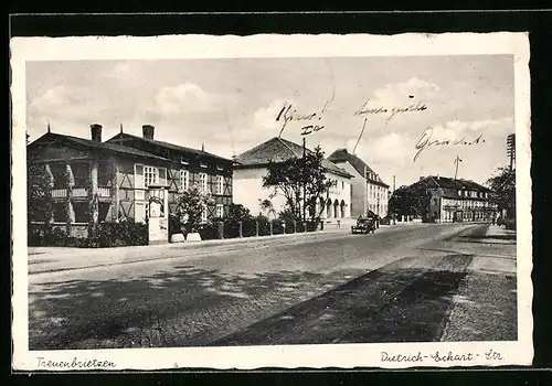 AK Treuenbrietzen, Dietrich-Eckart-Strasse mit Litfasssäule