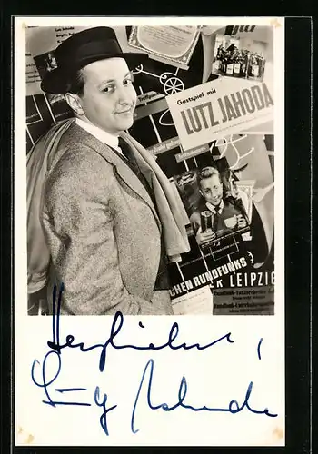 AK Musiker Lutz Jahoda im Anzug mit Hut, Autograph
