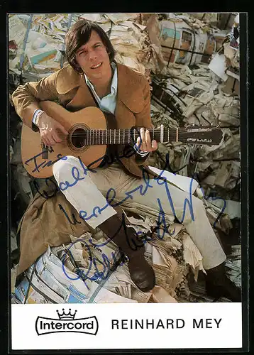 AK Musiker Reinhard Mey mit Gitarre, Autograph