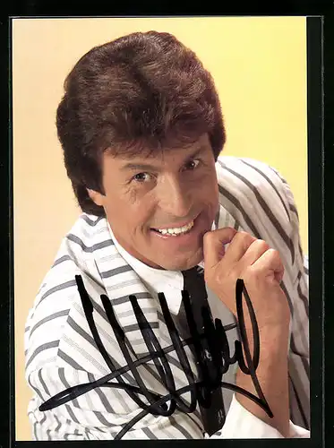 AK Musiker Freddy Breck mit aufgestütztem Kopf, Autograph