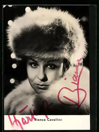 AK Musikerin Bianca Cavallini mit Fellmütze, Autograph