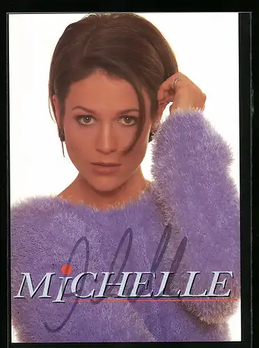 AK Musikerin Michelle im lilafarbenen Pullover, Autograph